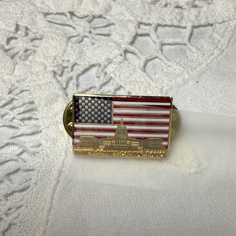 Capitol Police Commorative Flag Lapel Pin